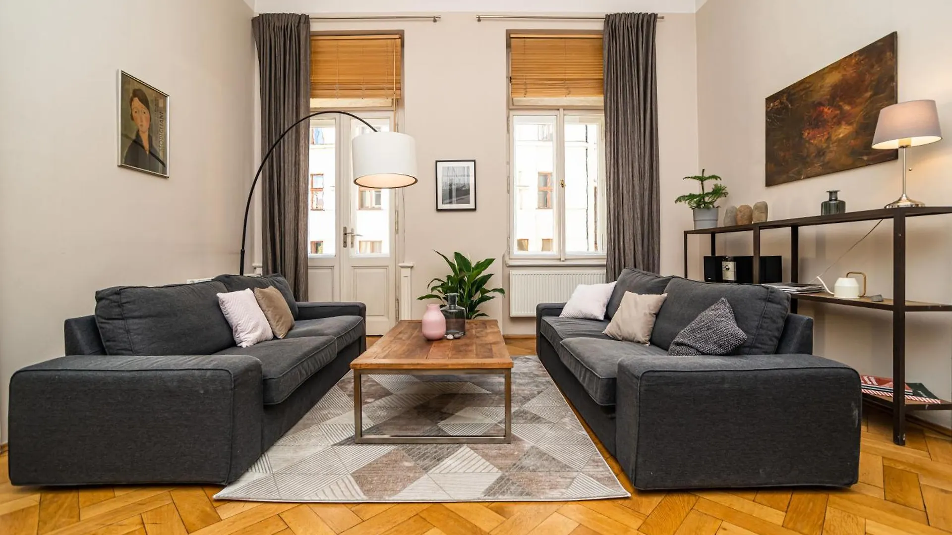 Large And Modern Apartment In The Heart Of Praga