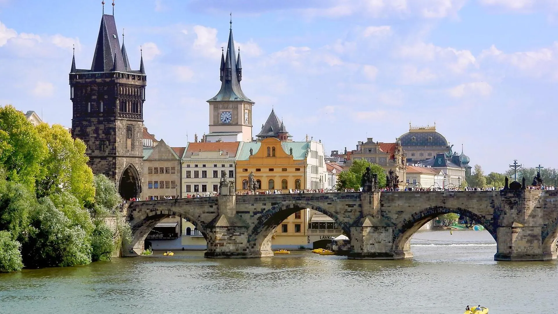 Large And Modern Apartment In The Heart Of Praga 0*,