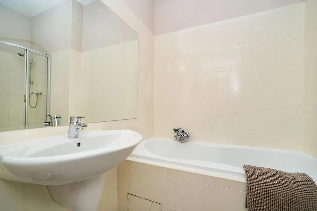 Large And Modern Apartment In The Heart Of Praga