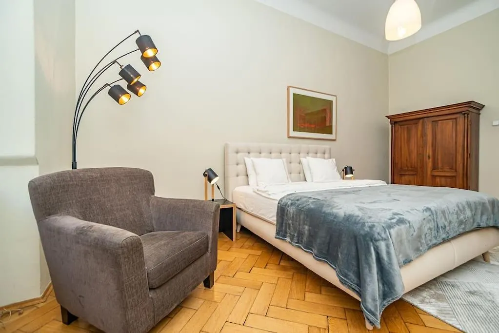 Large And Modern Apartment In The Heart Of Prague