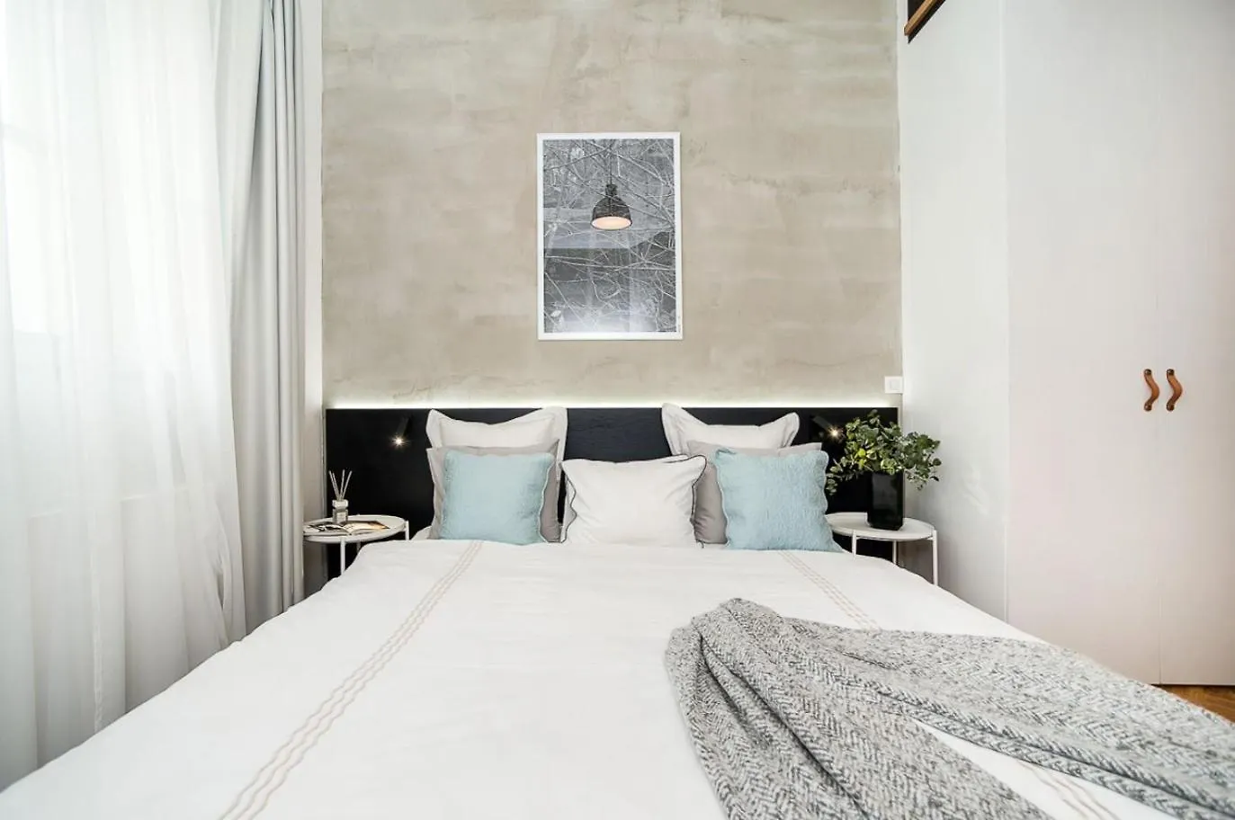 Large And Modern Apartment In The Heart Of Praga