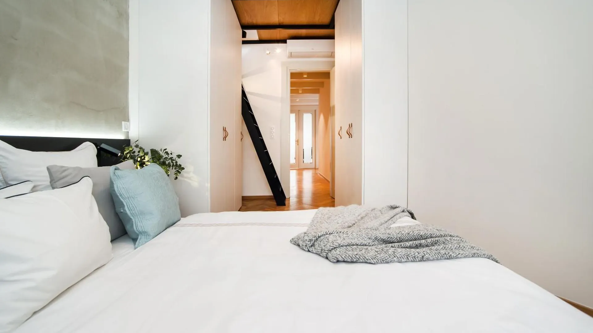 Large And Modern Apartment In The Heart Of Prague