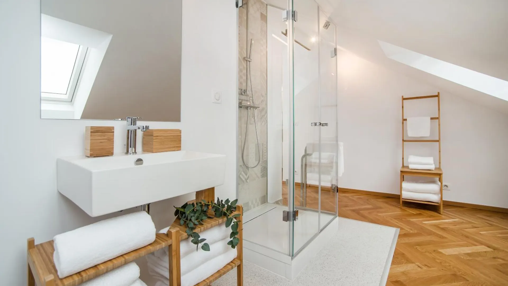 Large And Modern Apartment In The Heart Of Praga 0*,  Czechy