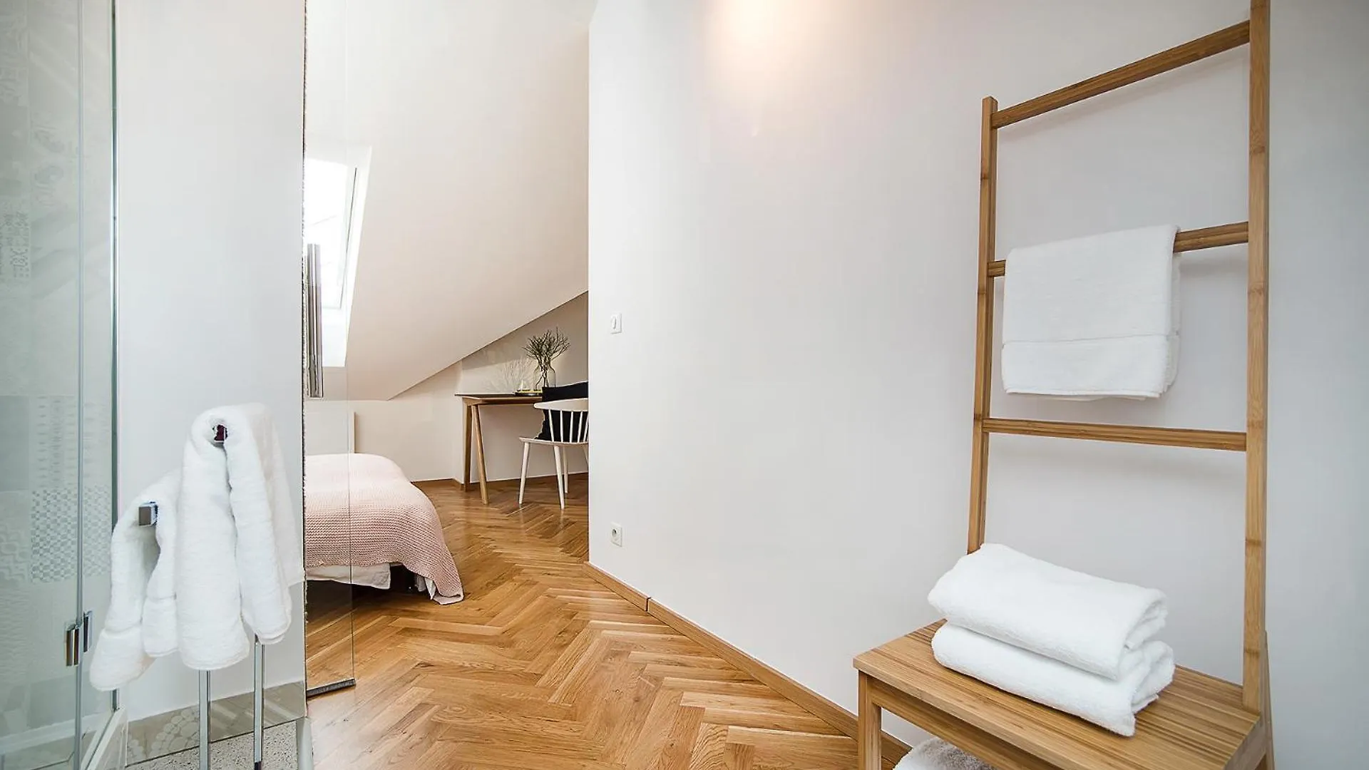 Large And Modern Apartment In The Heart Of Praga