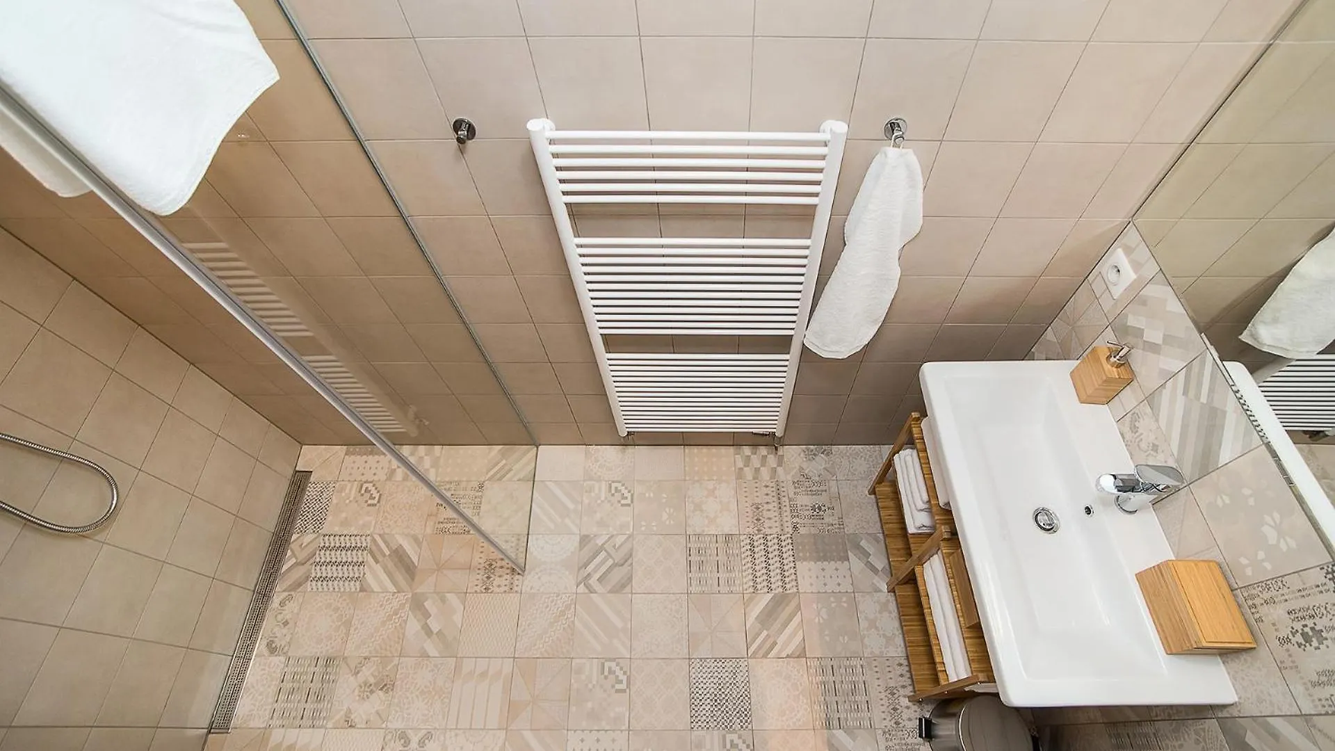 Large And Modern Apartment In The Heart Of Praga 0*,  Czechy