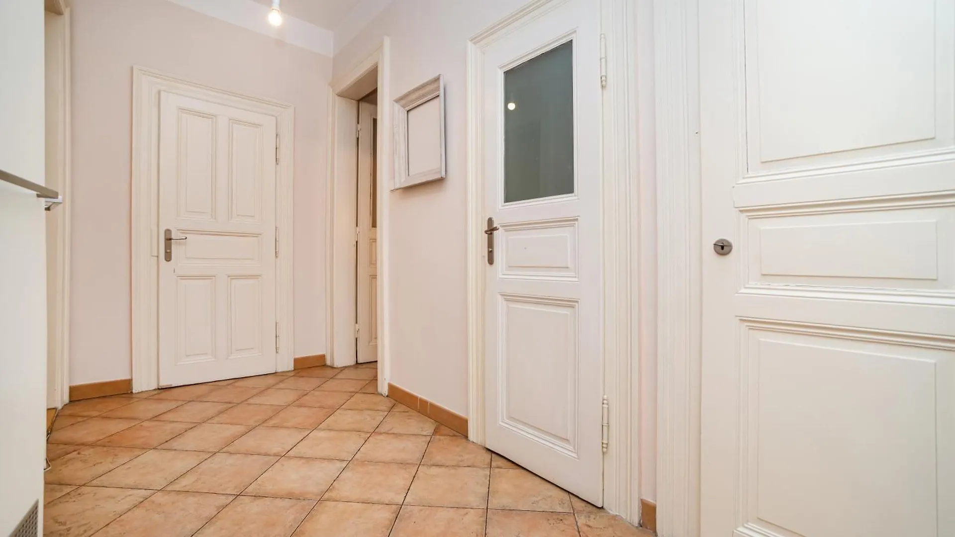 Large And Modern Apartment In The Heart Of 프라하
