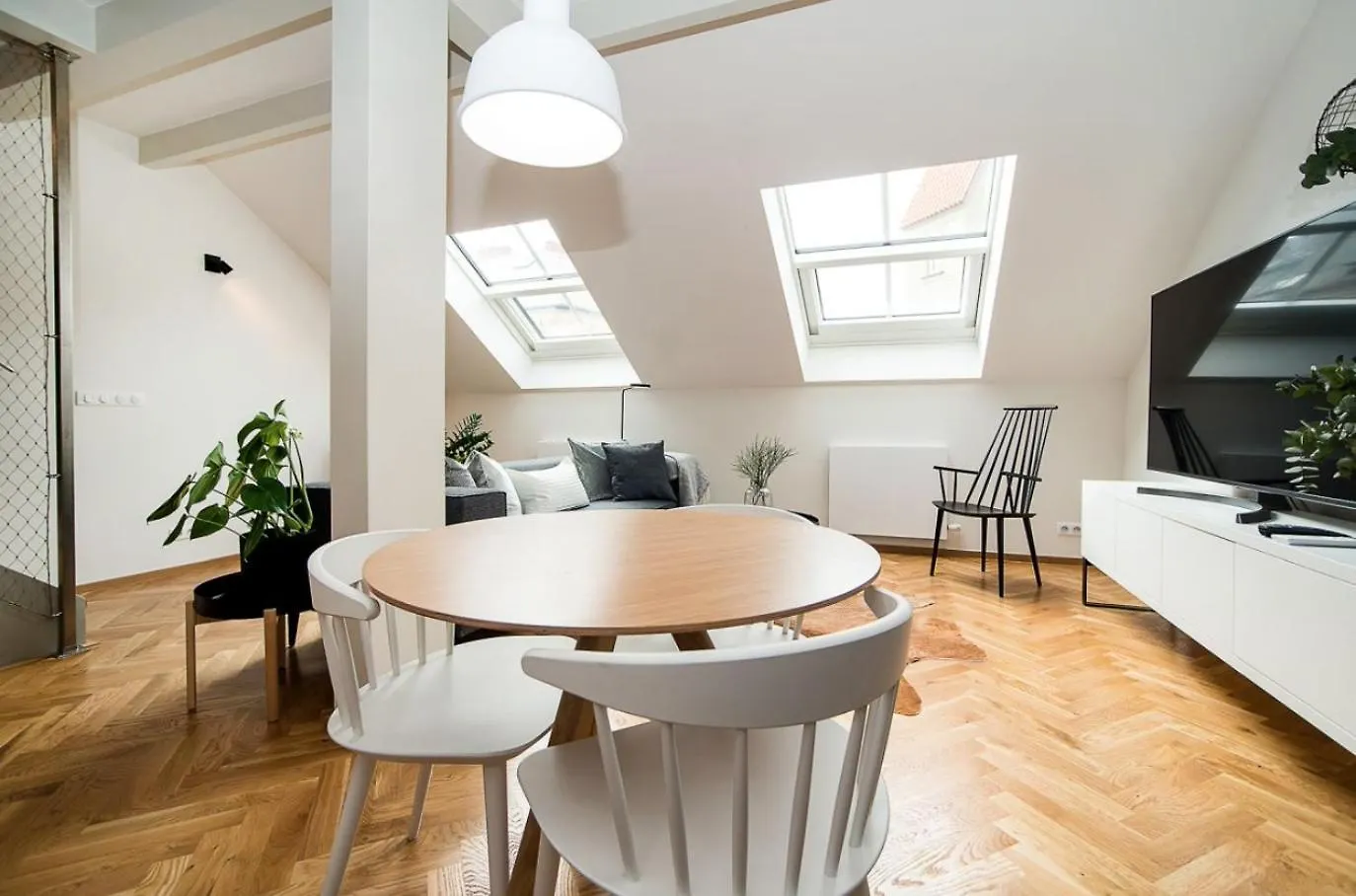 Large And Modern Apartment In The Heart Of 프라하 0*,