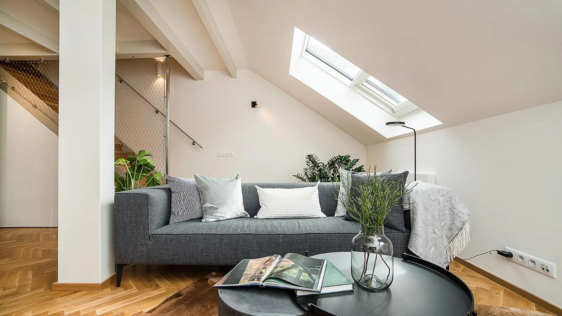 Large And Modern Apartment In The Heart Of 프라하