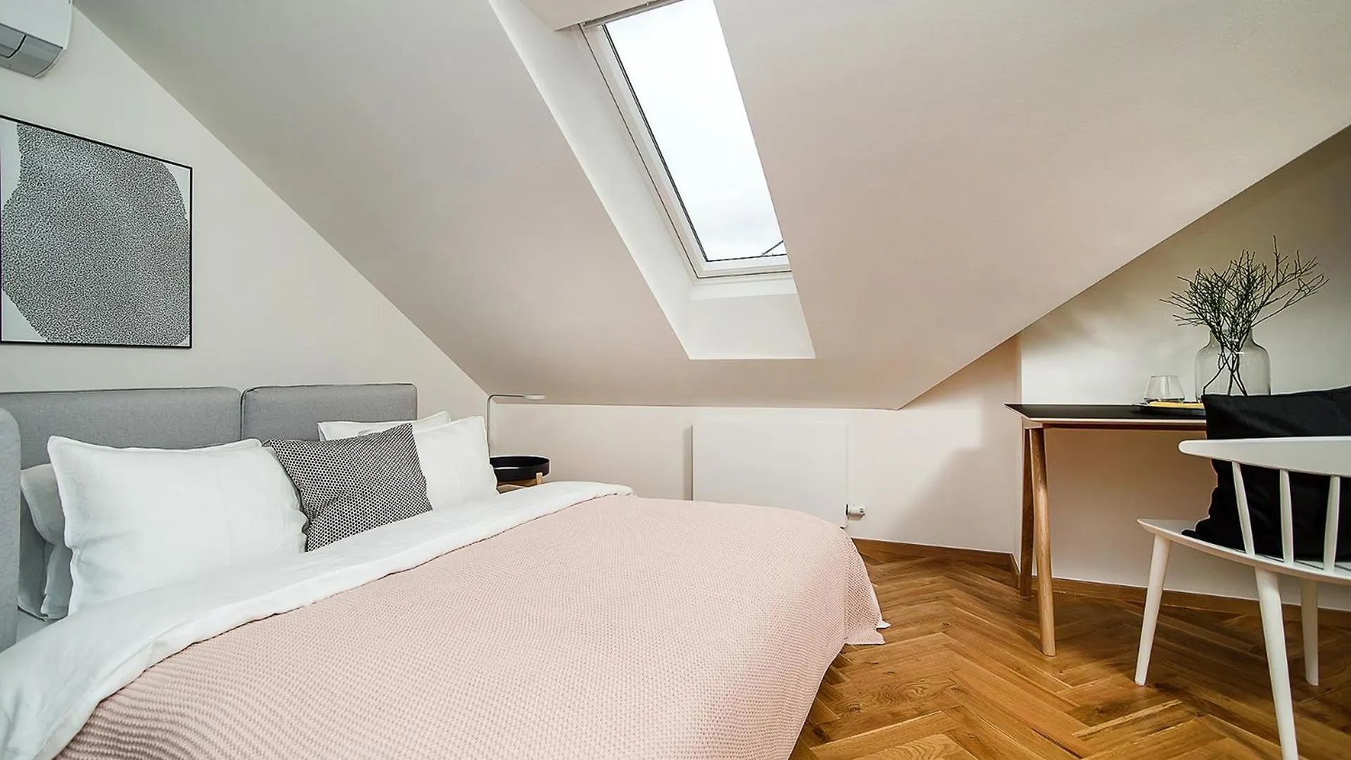 Large And Modern Apartment In The Heart Of 프라하 체코