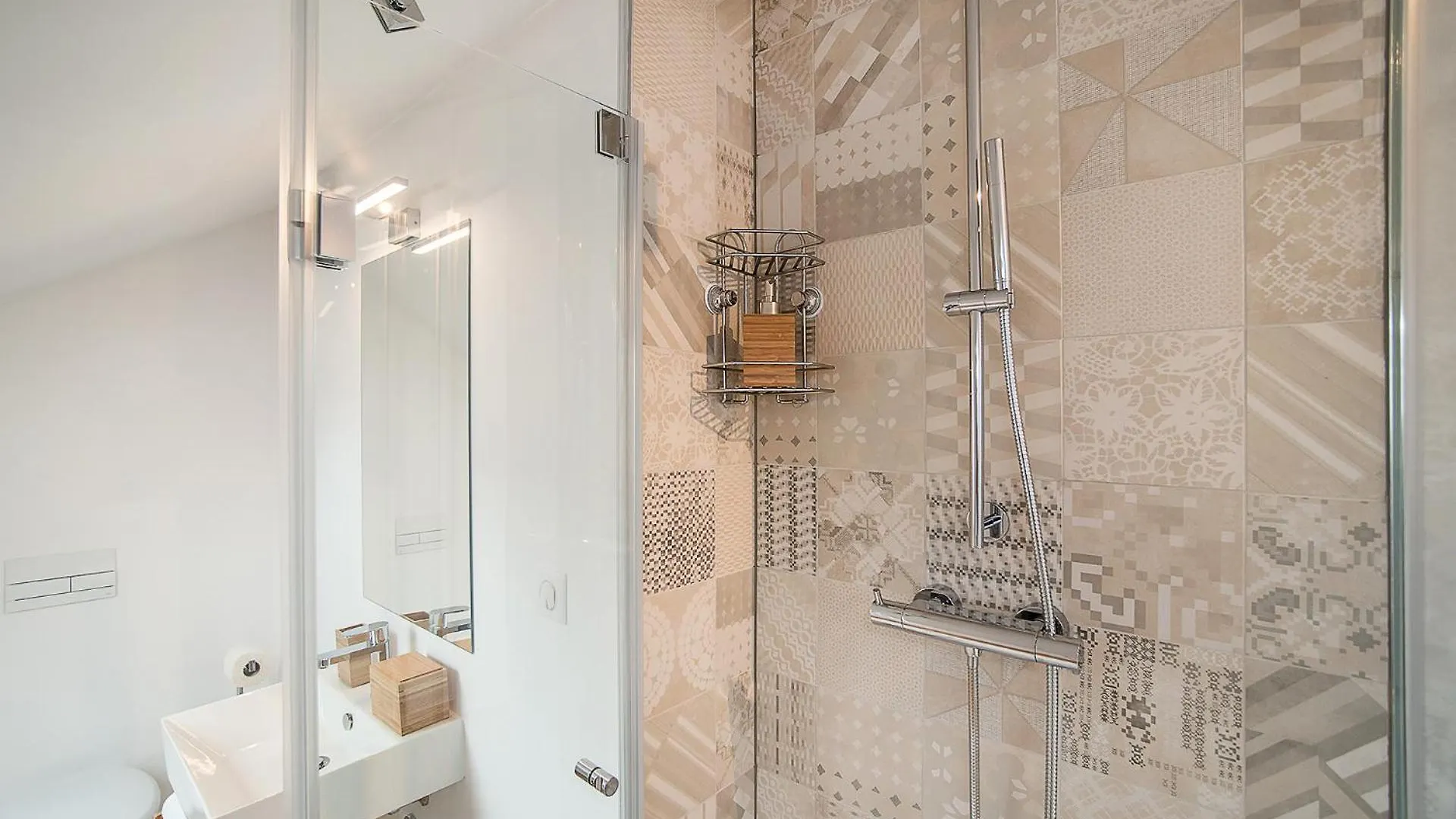 Large And Modern Apartment In The Heart Of 프라하 체코