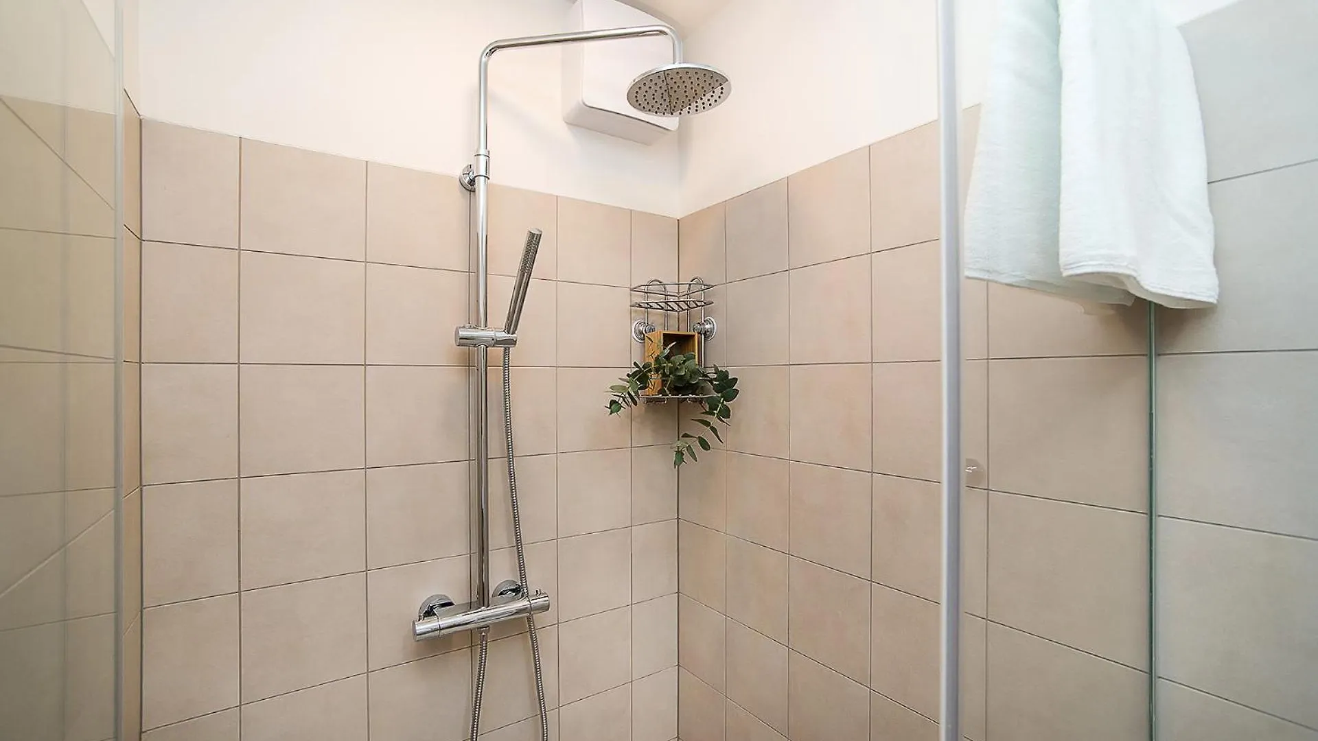 Large And Modern Apartment In The Heart Of 프라하 0*,  체코